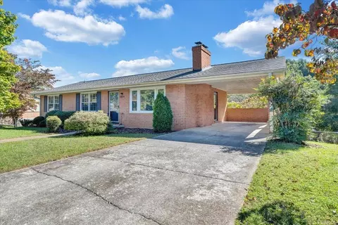 5604 Green Meadow Rd, Roanoke, VA 24018