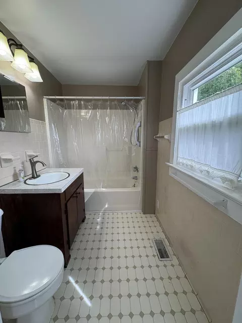 Bath - 208 Prospect Rd, Hurt, VA 24563 photo 1 of 1
