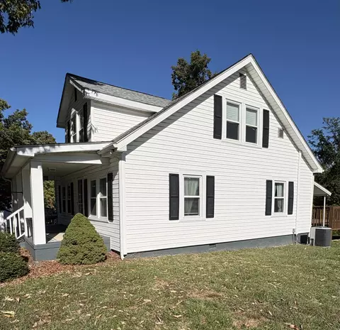 Exterior - 208 Prospect Rd, Hurt, VA 24563 photo 4 of 10