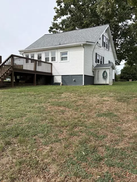 Exterior - 208 Prospect Rd, Hurt, VA 24563 photo 4 of 9