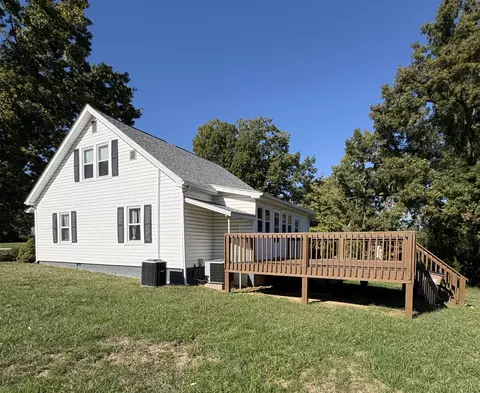 Exterior - 208 Prospect Rd, Hurt, VA 24563 photo 5 of 10
