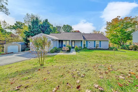 2009 Elizabeth Dr, Vinton, VA 24179
