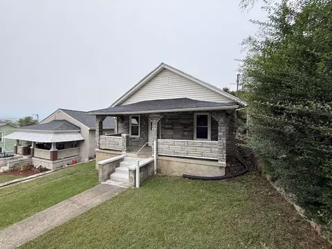 Exterior - 352 E Prospect St, Covington, VA 24426 photo 3 of 5