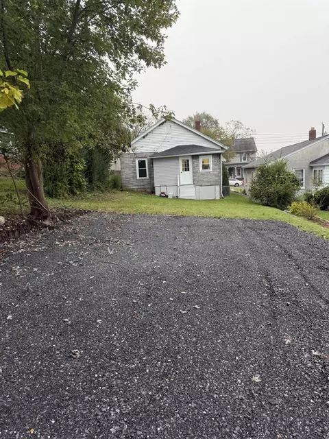 Exterior - 352 E Prospect St, Covington, VA 24426 photo 5 of 5