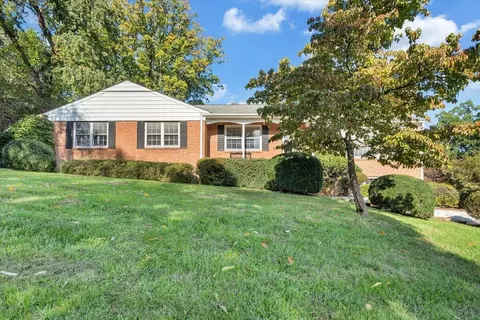 5011 Balsam Dr, Roanoke, VA 24018