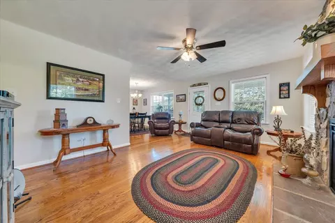 Living - 2846 Pendleton Rd, Thaxton, VA 24174 photo 2 of 3
