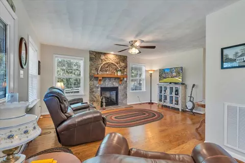 Living - 2846 Pendleton Rd, Thaxton, VA 24174 photo 3 of 3
