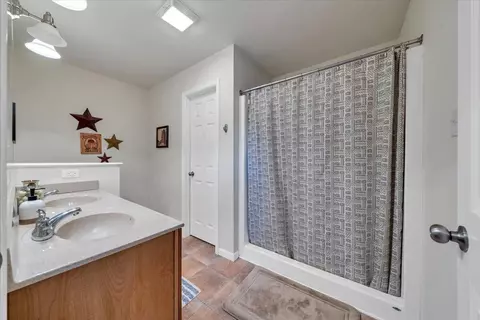Bath - 2846 Pendleton Rd, Thaxton, VA 24174 photo 1 of 3