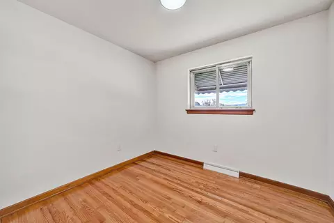 Bedroom - 3343 Trinkle Ave NW, Roanoke, VA 24012 photo 5 of 6