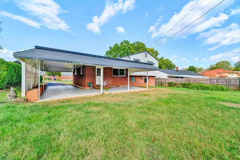 Exterior - 3343 Trinkle Ave NW, Roanoke, VA 24012 photo 3 of 9