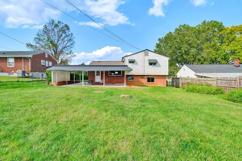 Exterior - 3343 Trinkle Ave NW, Roanoke, VA 24012 photo 6 of 9