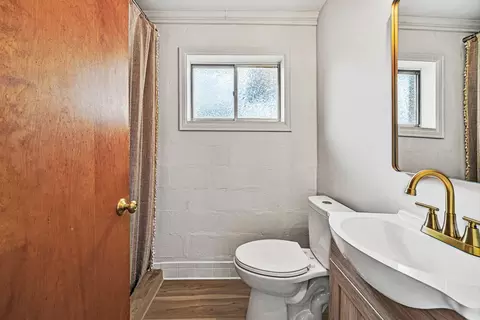 Bath - 3343 Trinkle Ave NW, Roanoke, VA 24012 photo 3 of 4