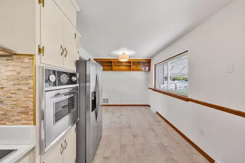 Kitchen - 3343 Trinkle Ave NW, Roanoke, VA 24012 photo 4 of 4