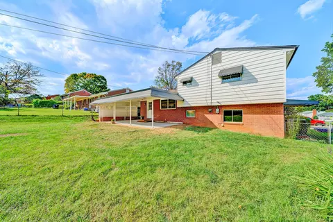 Exterior - 3343 Trinkle Ave NW, Roanoke, VA 24012 photo 5 of 9