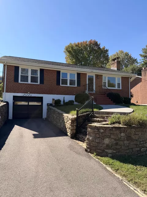 2742 Northview Dr SW, Roanoke, VA 24015
