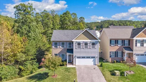 4313 William Ct, Roanoke, VA 24018