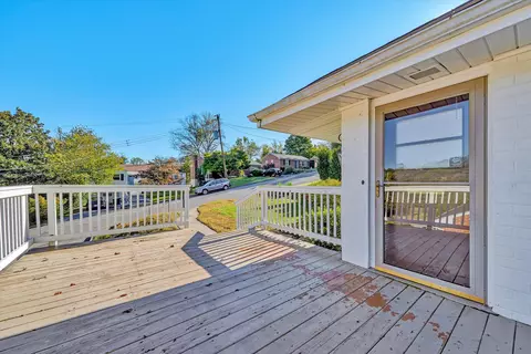 Exterior - 542 Dillard Rd SW, Roanoke, VA 24014 photo 6 of 15