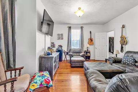 Living - 1096 Penicks Mill Rd, Thaxton, VA 24174 photo 4 of 5