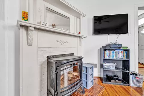 Living - 1096 Penicks Mill Rd, Thaxton, VA 24174 photo 3 of 5