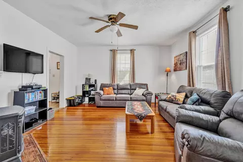 Living - 1096 Penicks Mill Rd, Thaxton, VA 24174 photo 2 of 5