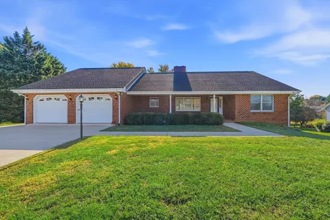 1356 Boone Dr, Bedford, VA 24523
