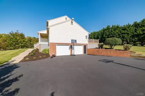 1430 Meadow Down Dr, Forest, VA 24551 photo 3