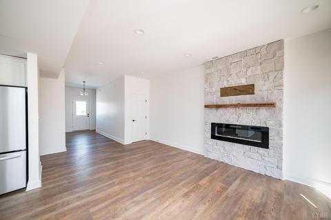 1026 Brownstone Ln, Forest, VA 24551 photo 5