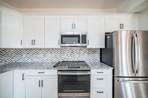 1026 Brownstone Ln, Forest, VA 24551 photo 8
