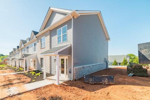 1026 Brownstone Ln, Forest, VA 24551 photo 2