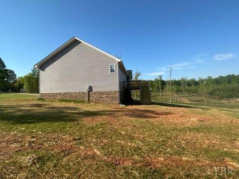 215 Beeks Ln, Spout Spring, VA 24593 photo 4