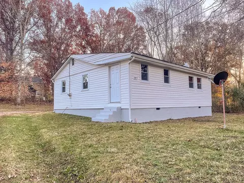 207 Marshall St, Brookneal, VA 24528