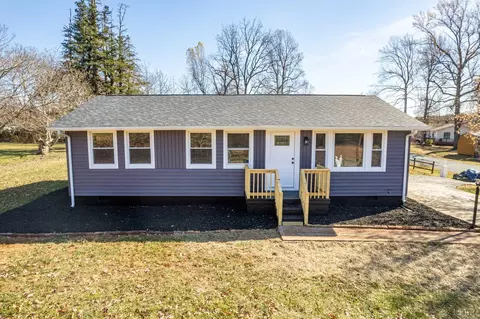 1035 S Coolwell Rd, Madison Heights, VA 24572