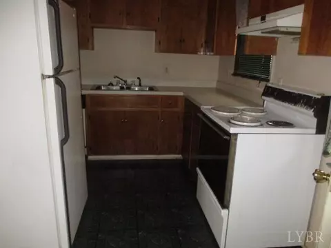 168 Walnut St, Amherst, VA 24521 photo 3