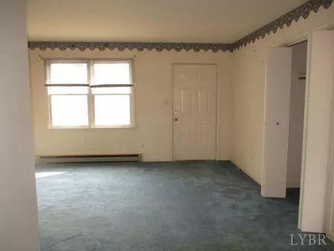 168 Walnut St, Amherst, VA 24521 photo 2