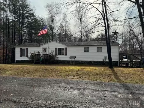 128 Regal Ct, Lynchburg, VA 24504