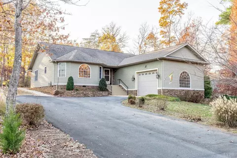 124 Amanda Pl, Madison Heights, VA 24572