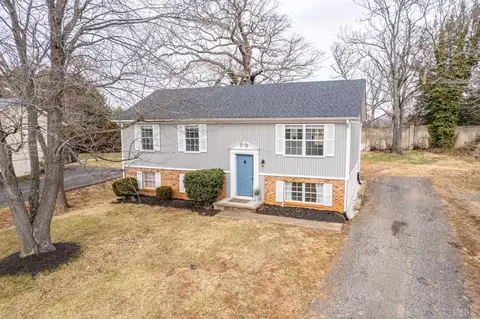 1032 Long Meadows Dr, Lynchburg, VA 24502