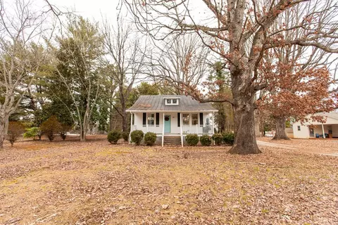 313 Dixie Airport Rd, Madison Heights, VA 24572