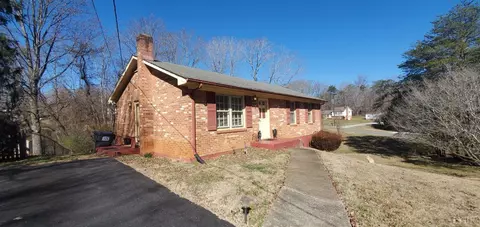 151 Stage Coach Ln, Madison Heights, VA 24572