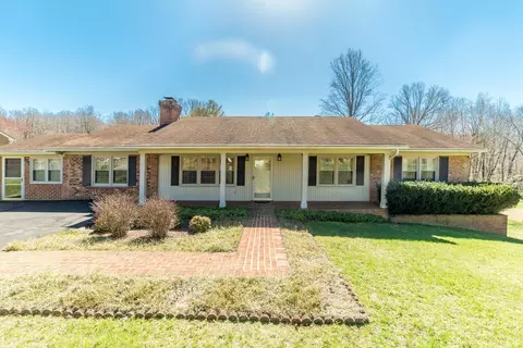 131 Robinhood Pl, Madison Heights, VA 24572