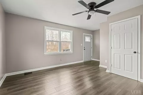 138 Walnut St, Amherst, VA 24521 photo 4