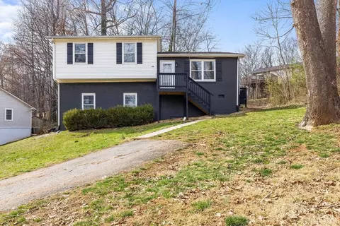 138 Walnut St, Amherst, VA 24521 photo 2