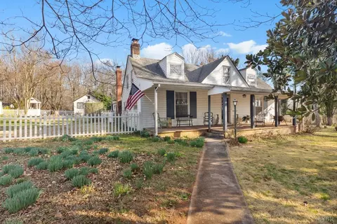 166 Ashmont Dr, Madison Heights, VA 24572