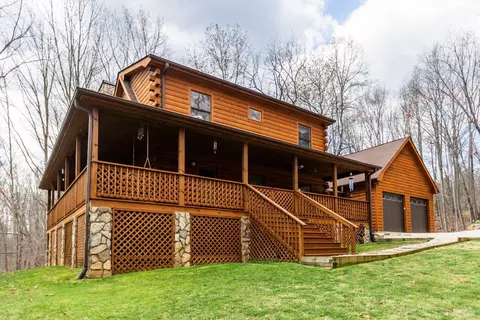 8621 Richmond Hwy, Gladstone, VA 24553