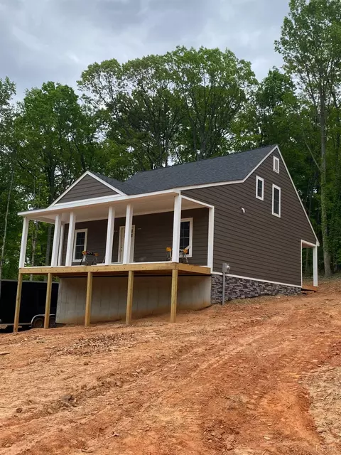 142 Shannon Dr, Madison Heights, VA 24572