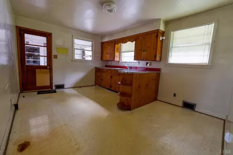 654 Leesville Road Rd, Lynchburg, VA 24502 photo 3
