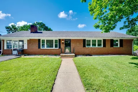 390 Hilltop Dr, Madison Heights, VA 24572