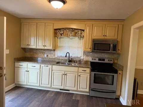 1359 Redfields Rd, Appomattox, VA 24522 photo 10