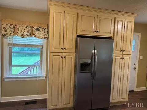 1359 Redfields Rd, Appomattox, VA 24522 photo 9