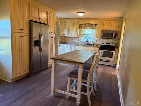 1359 Redfields Rd, Appomattox, VA 24522 photo 8